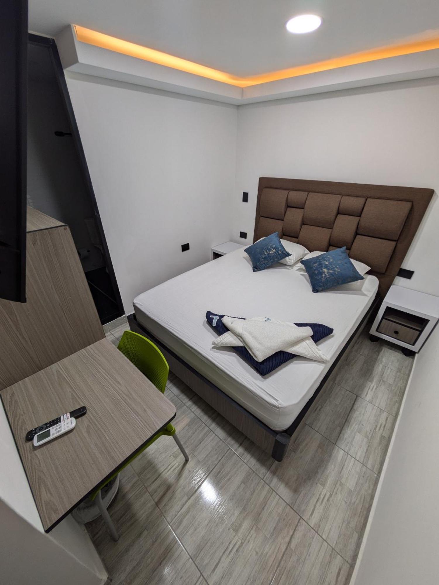 Hostel Boutique Nido De Loros Medellín Exteriör bild